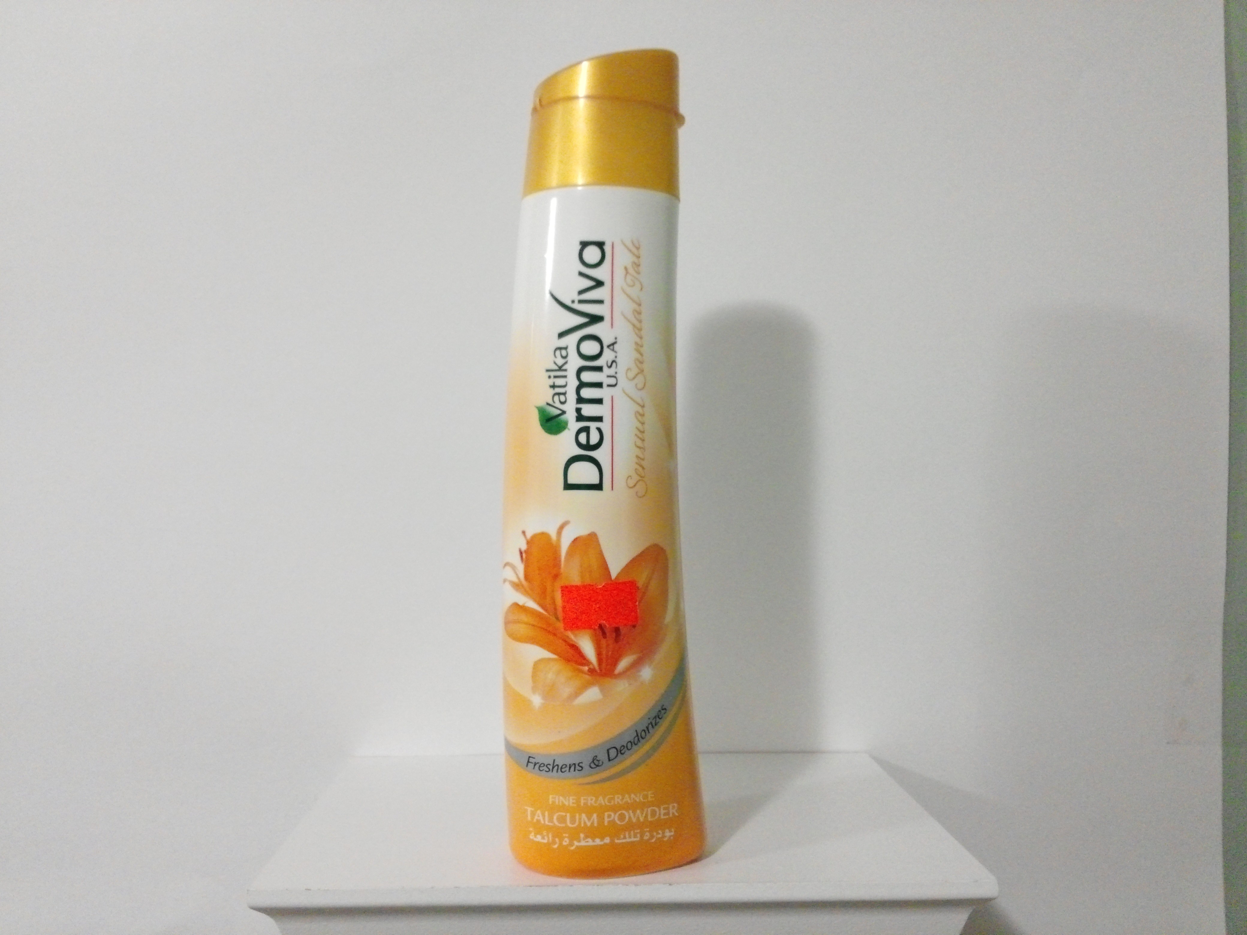 Vatika DermoViva Sandal Talc 125 grm Vatika DermoViva Sandal Talc 125 grm