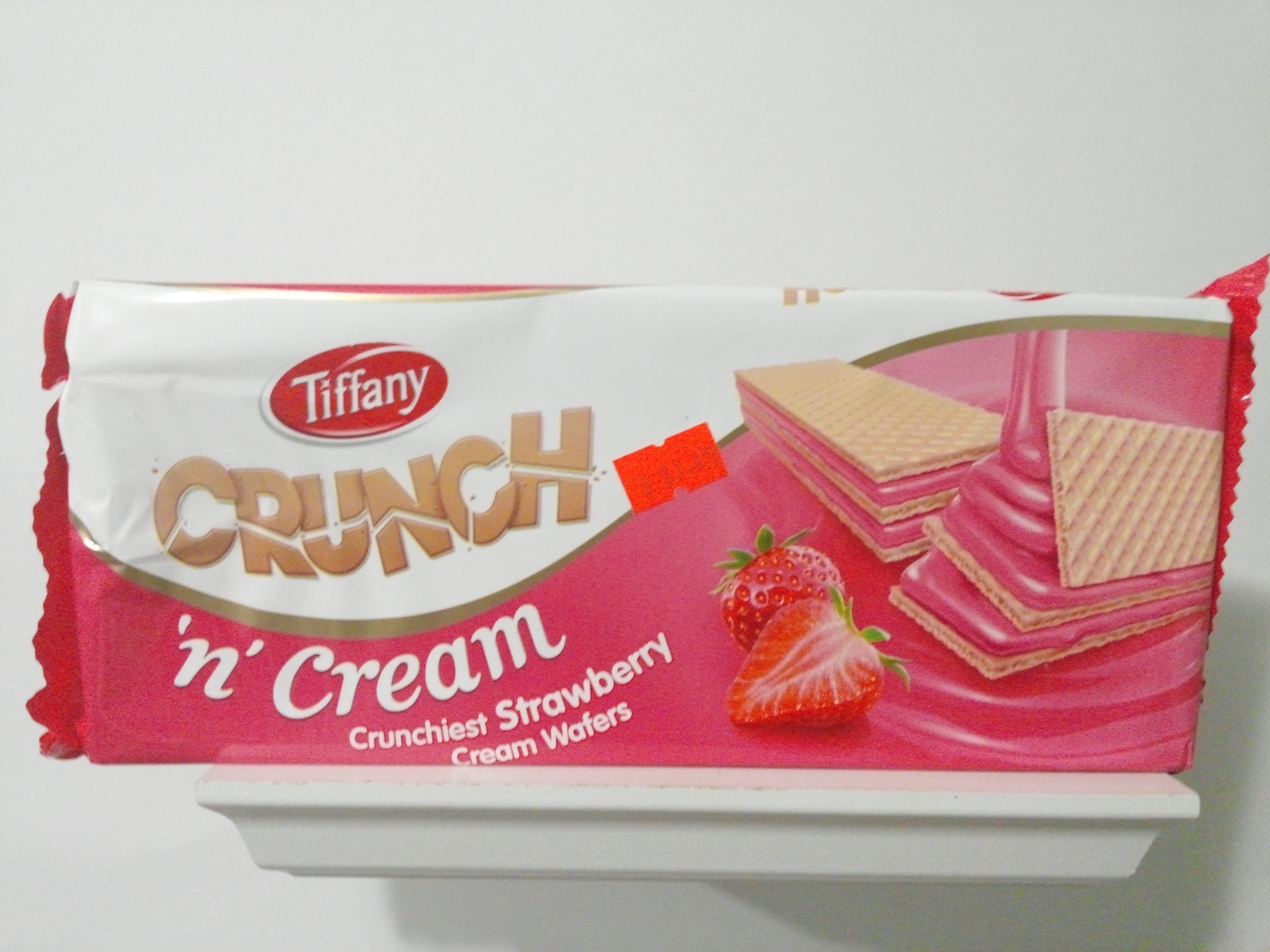 Tiffany Crunchiest Strawberry Cream Wafers 5.38 oz 